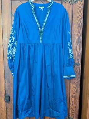 Tyler Boe Embroidered Sz L Long Sleeve Dress Blue White Floral V-Neck